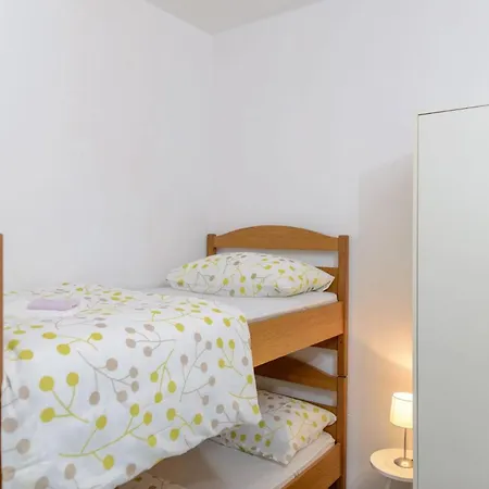 Vesna アパート *